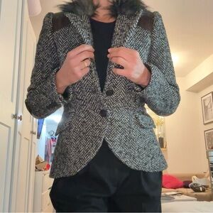Smythe Herringbone Blazer with leather patches and Faux Fur Collar sz 6